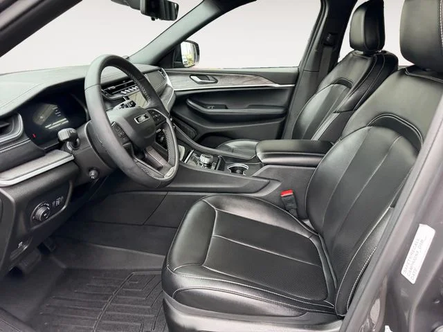Used 2024 Gray Jeep Limited image 9