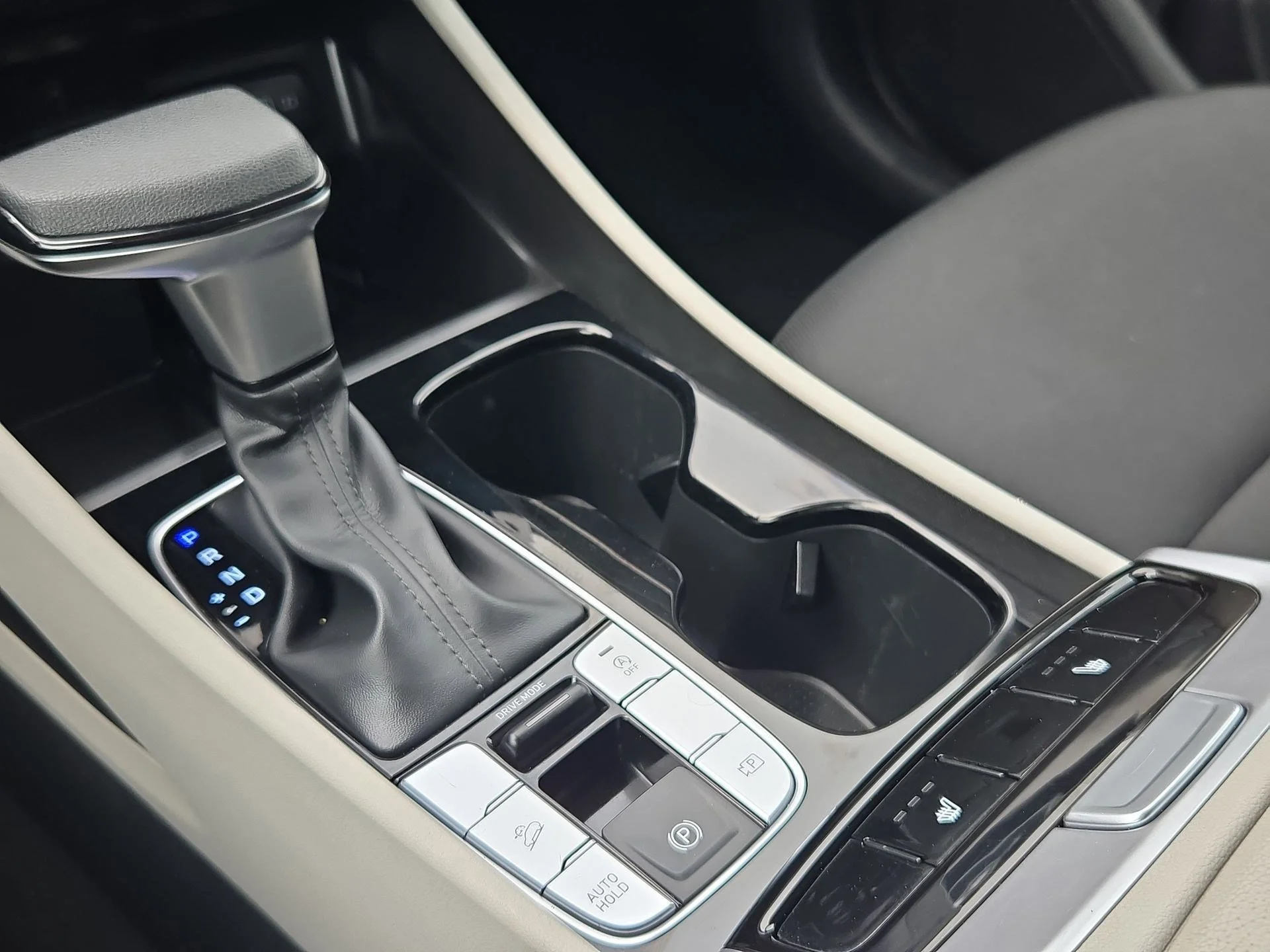 Used 2024 Black Pearl Hyundai SEL image 25