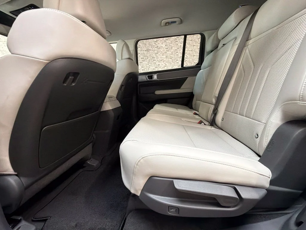 New 2027 Shimmering Silver Hyundai SEL image 15