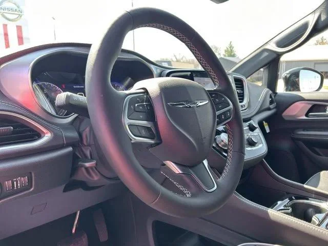 2026 Chrysler Pacifica Limited - Photo 37