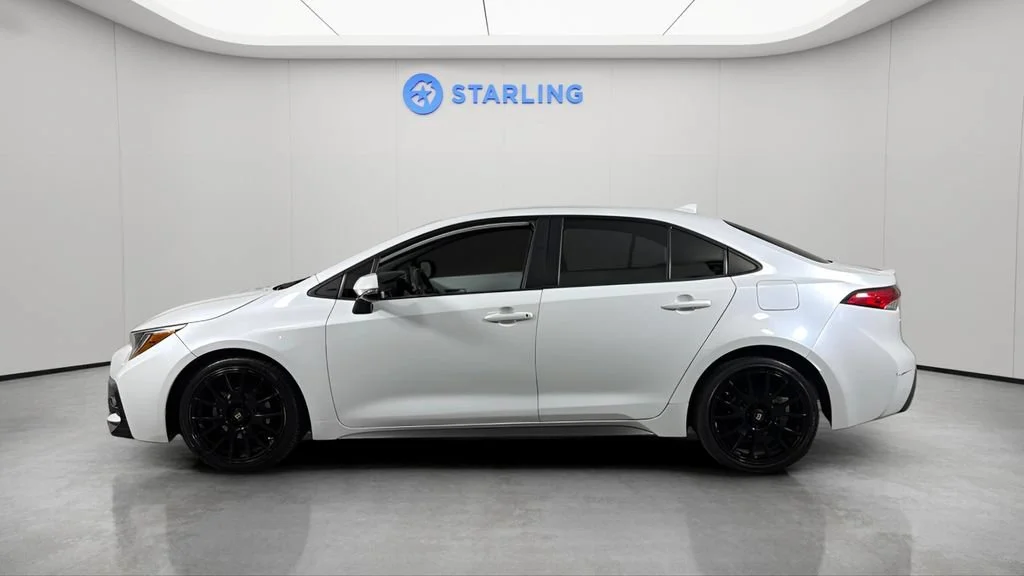 Used 2022 Off-white Toyota SE image 3