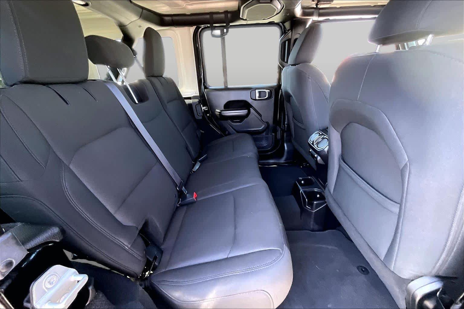 Used 2018 Black Clearcoat Jeep Sport S image 17