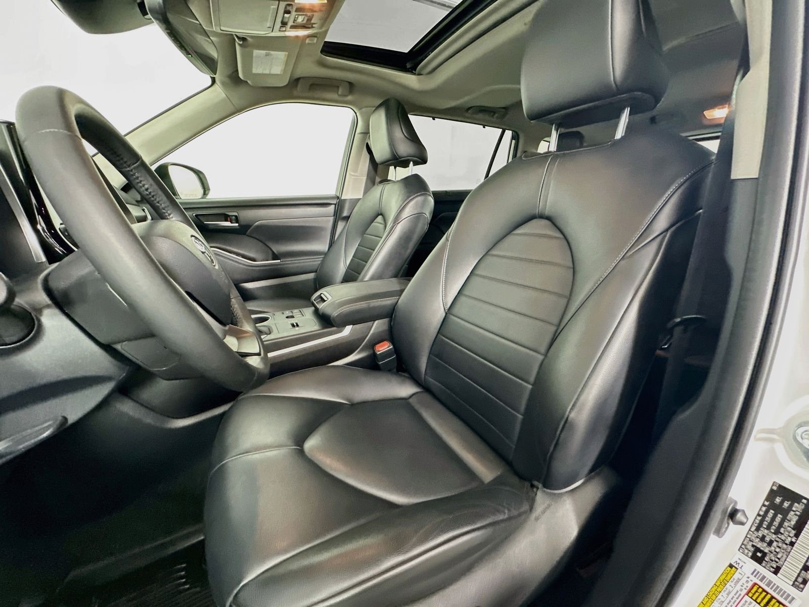Used 2023 Pearl Toyota XLE image 21