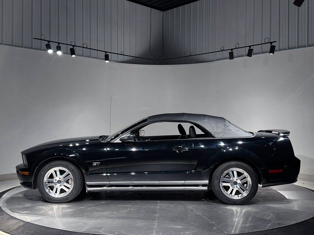 Used 2005 Black Ford  image 77
