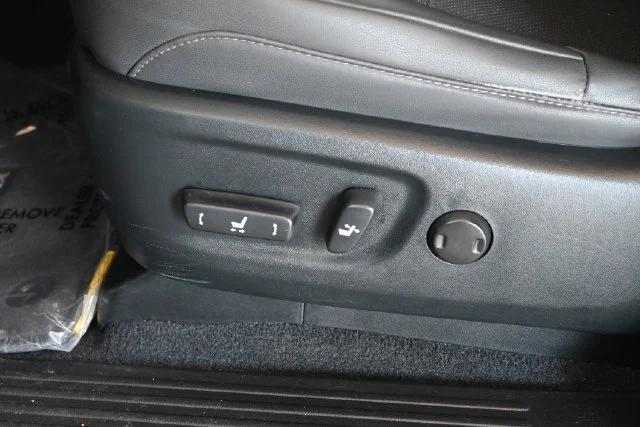 Used 2023 Black Lexus 460 image 18