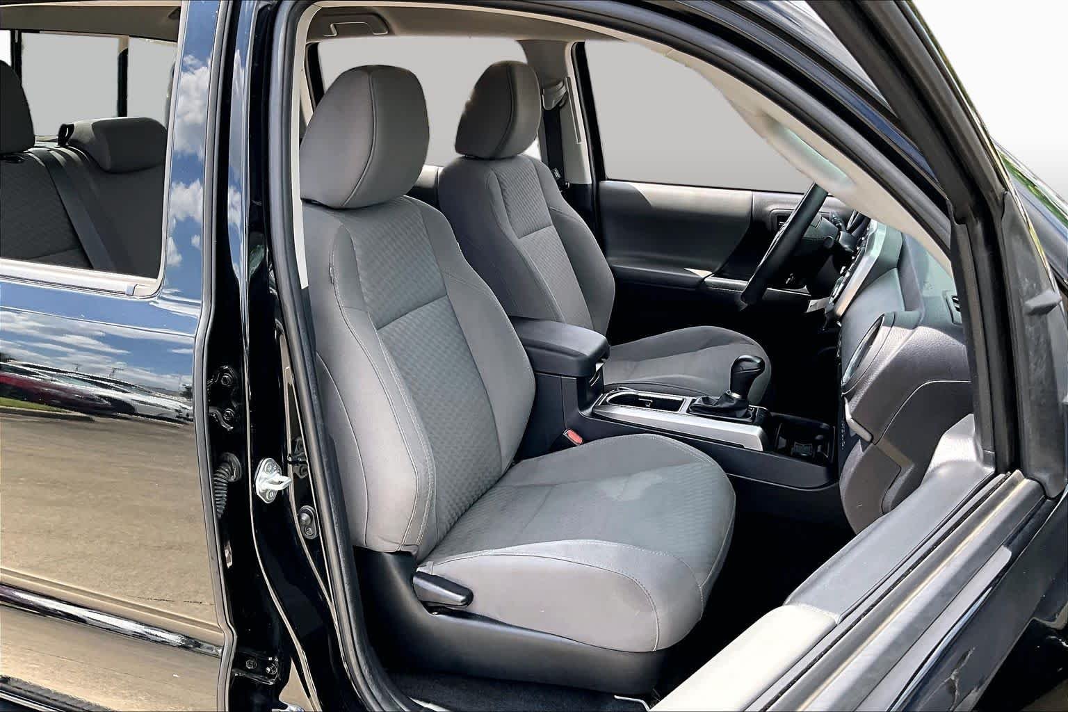 Used 2022 Midnight Black Metallic Toyota SR5 image 8