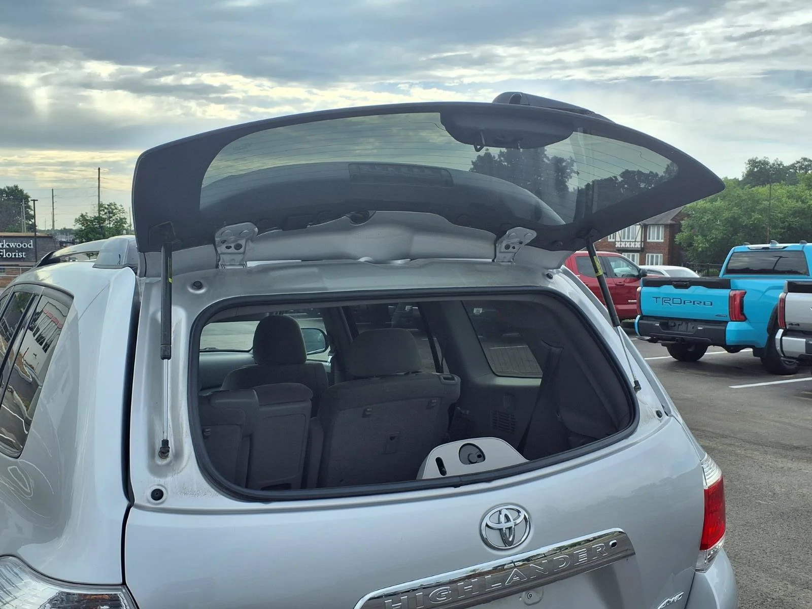 Used 2012 Classic Silver Metallic Toyota Base image 25