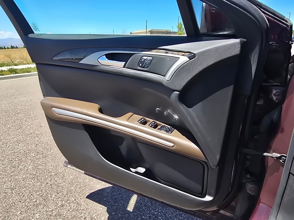 Used 2013 Ruby Red Metallic Tinted Clearcoat Lincoln Base image 17