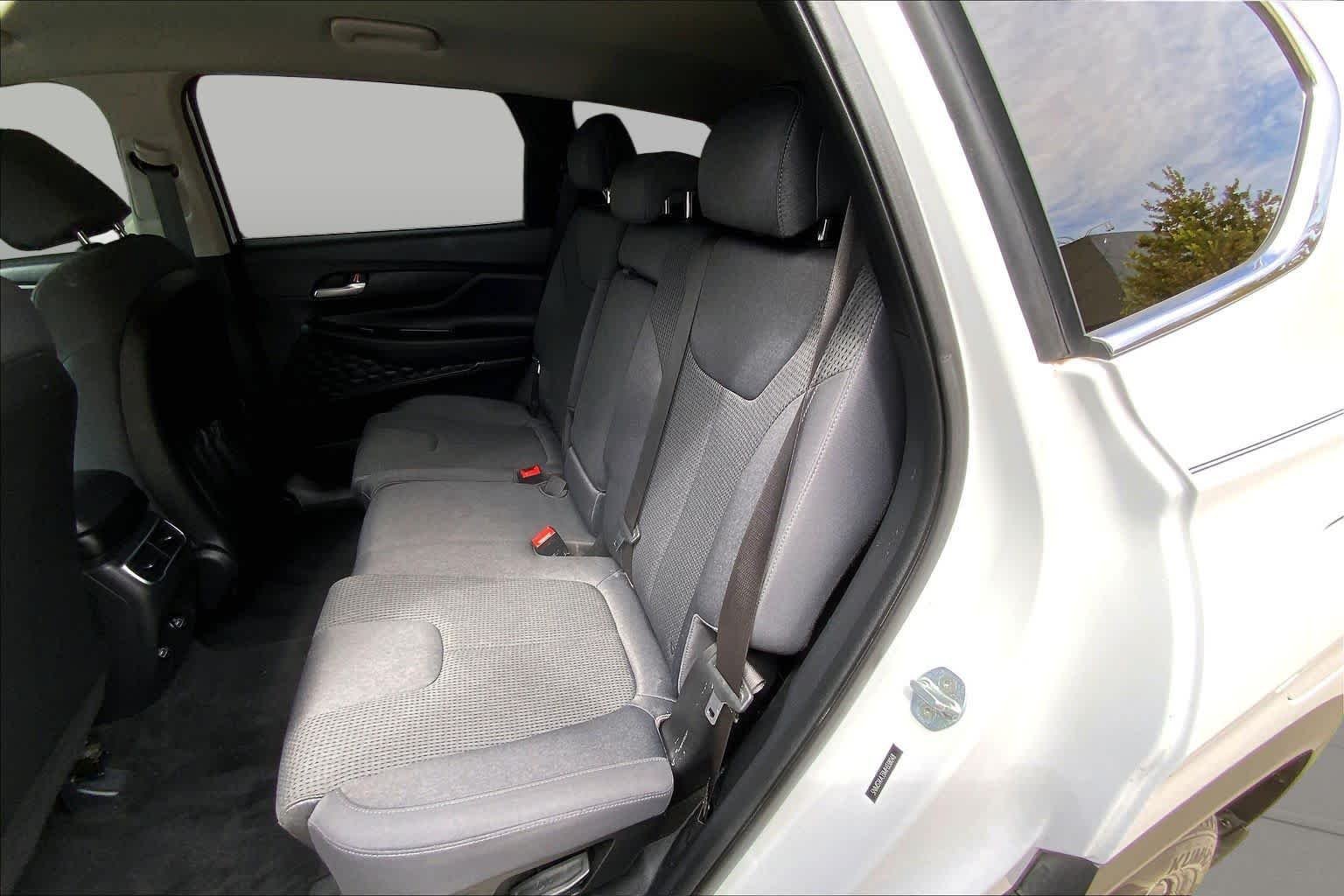 Used 2021 Quartz White Hyundai SE image 20