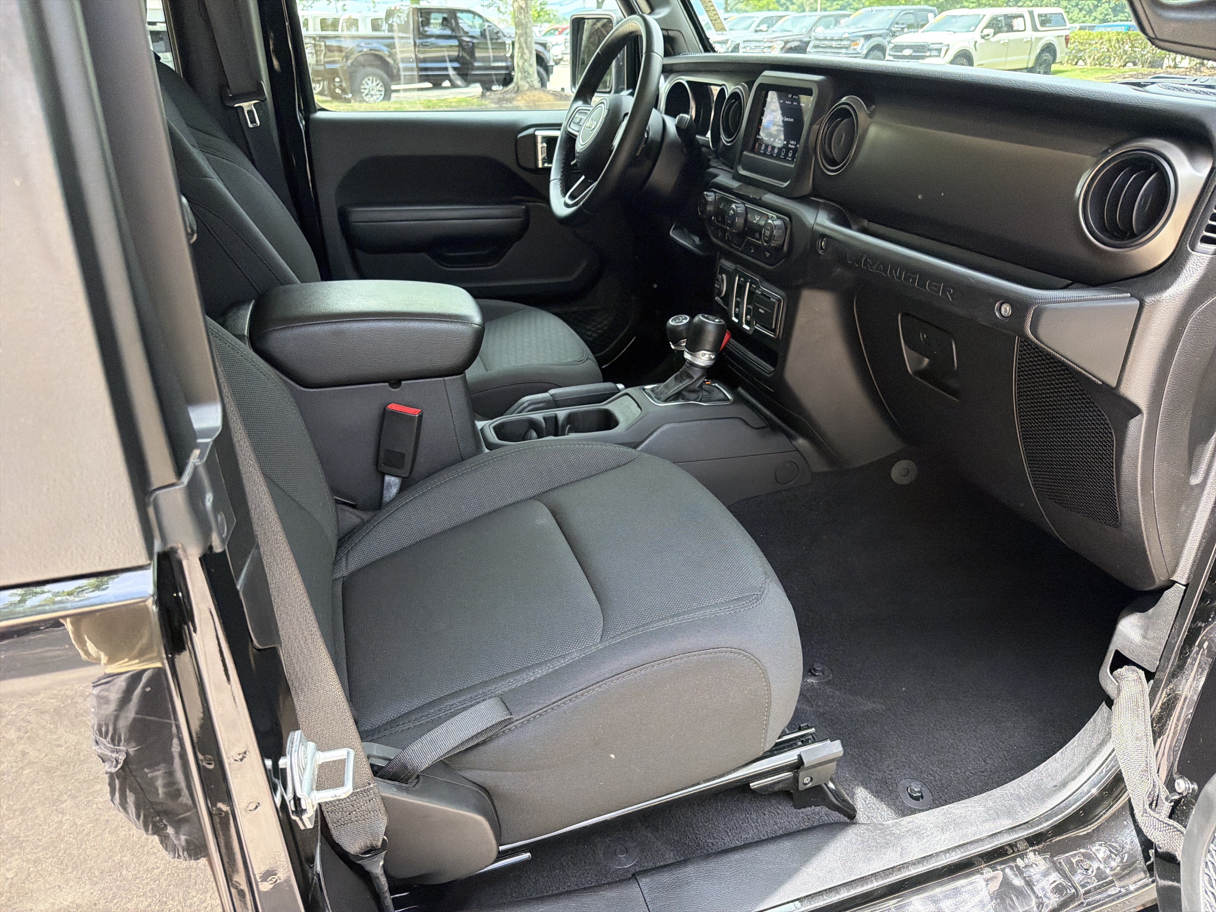 Used 2019 Black Clearcoat Jeep Sport S image 13
