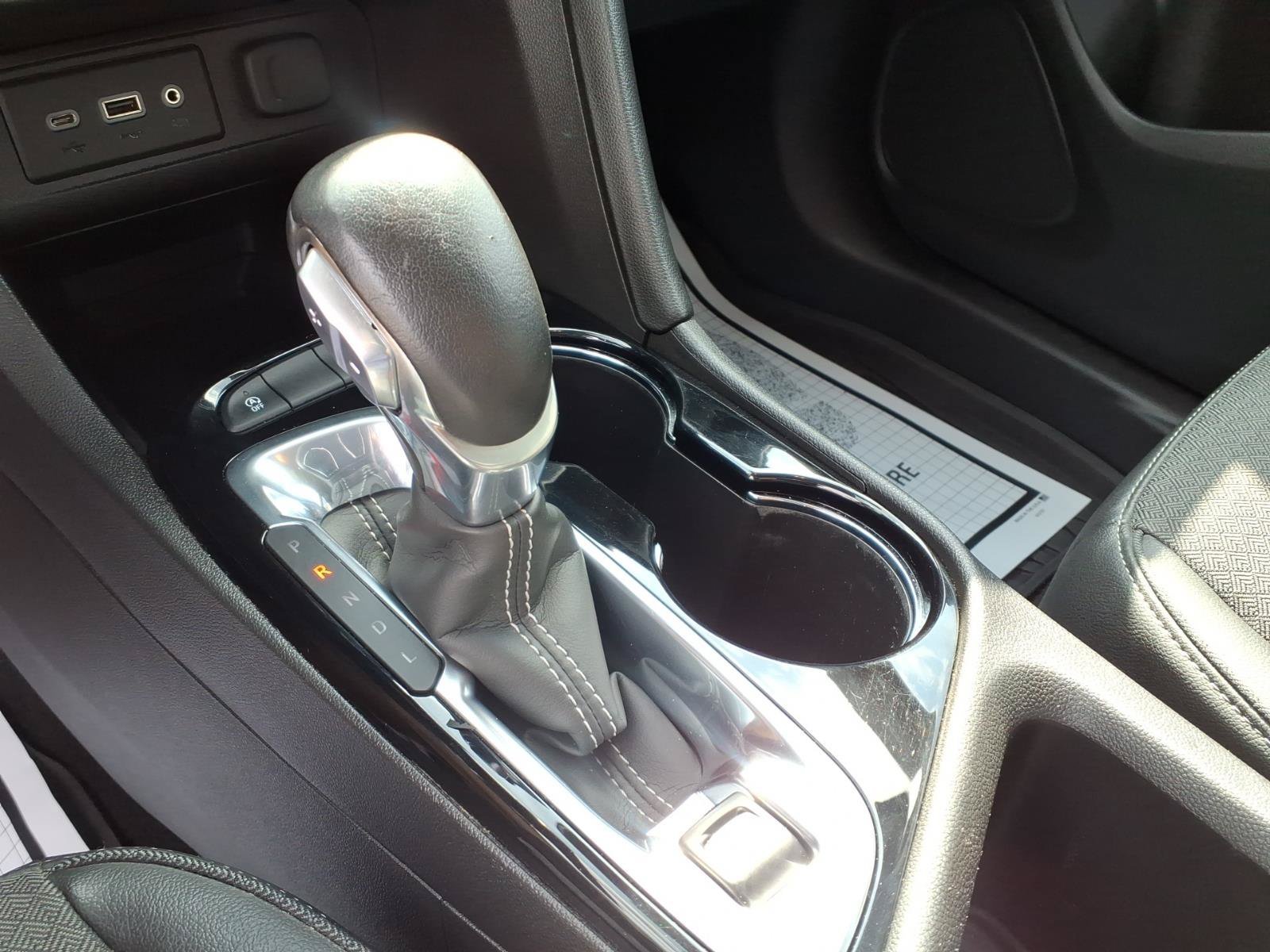 Used 2021 White Frost Tricoat Buick Select image 8