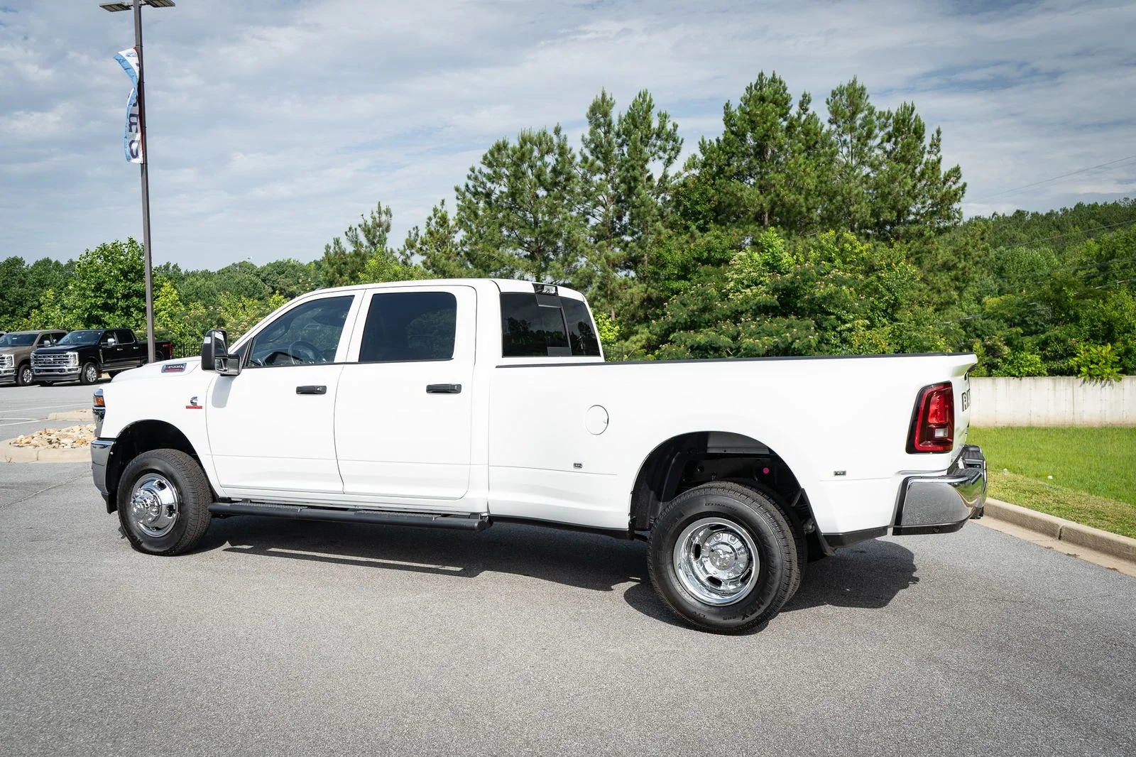 New 2026 Bright White Clear-Coat Exterior Paint RAM Tradesman image 7