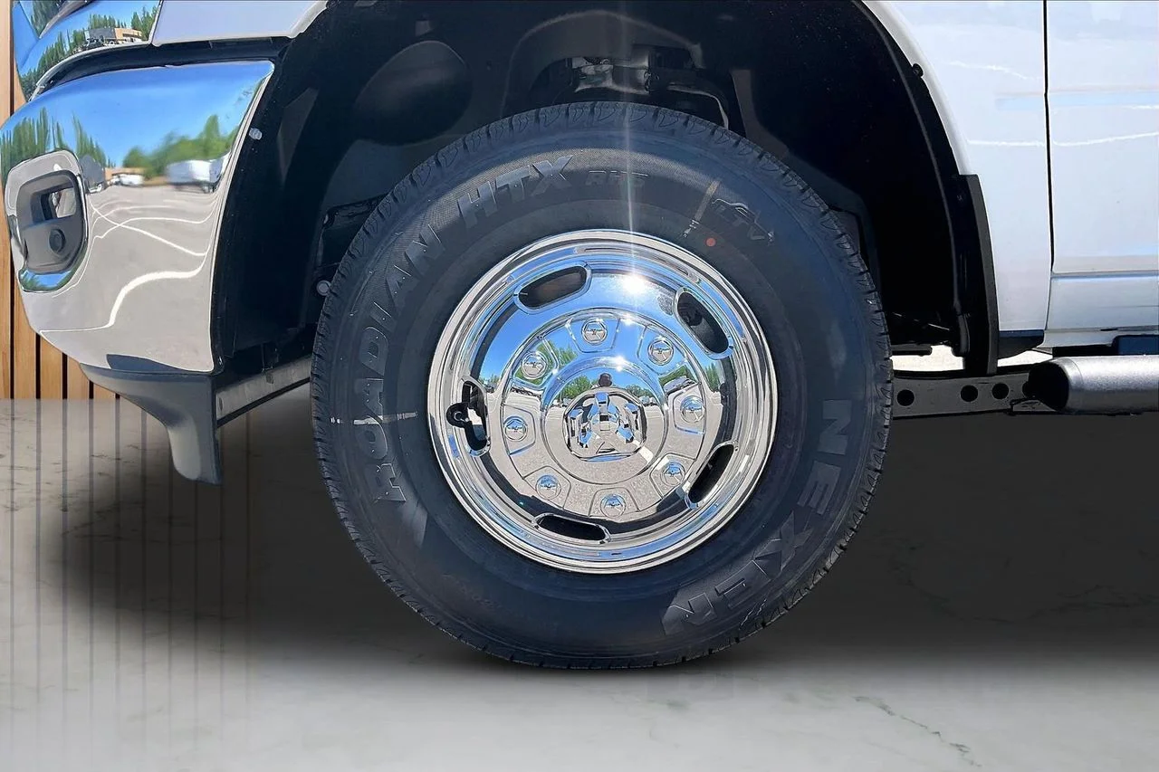 New 2026 Bright White Clear-Coat Exterior Paint RAM Tradesman image 32