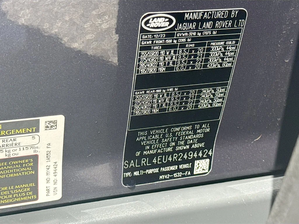 Used 2024  Land Rover Dynamic SE image 36