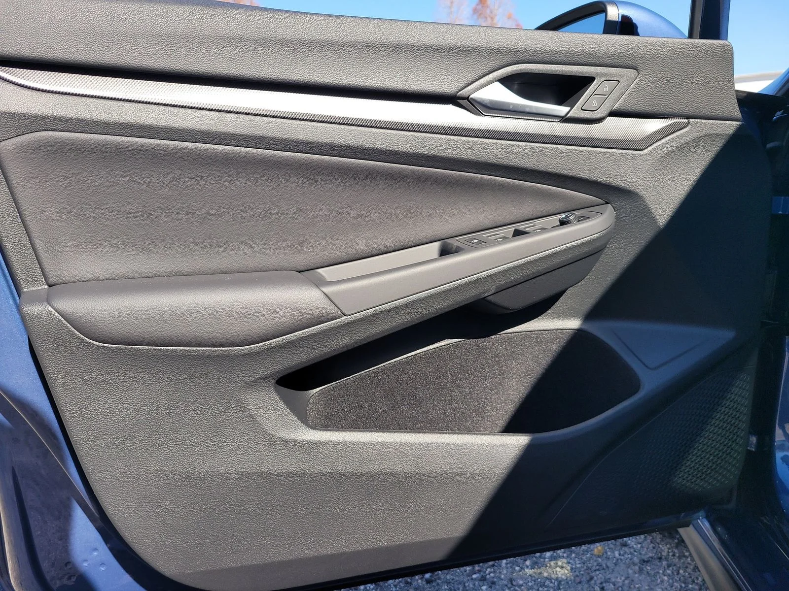 New 2026 Slate Blue Metallic Volkswagen 2.0T SE image 15