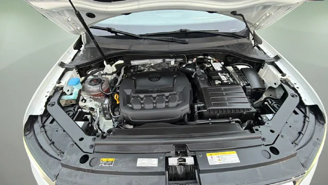 Used 2024  Volkswagen 2.0T SE image 32
