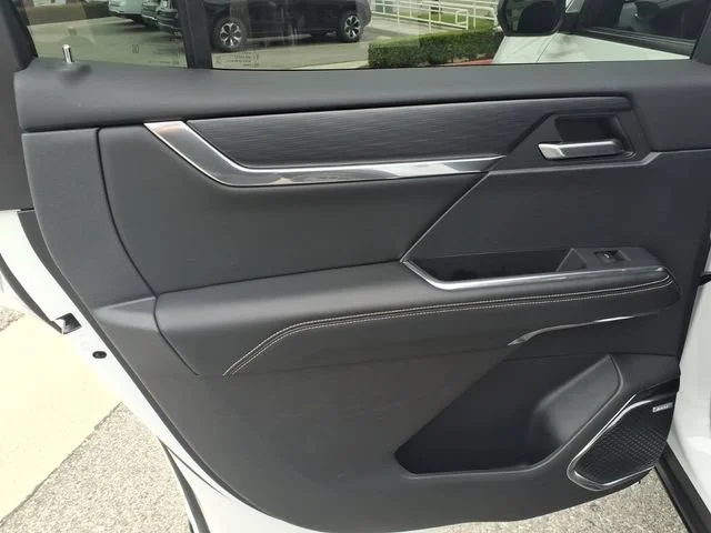 Used 2025 Summit White GMC Elevation image 11