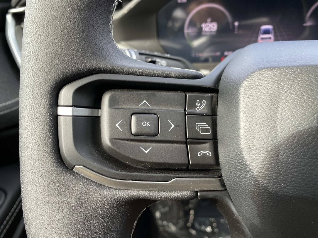 New 2026 Diamond Black Crystal Pearl-Coat Exterior Paint Jeep Laredo image 15