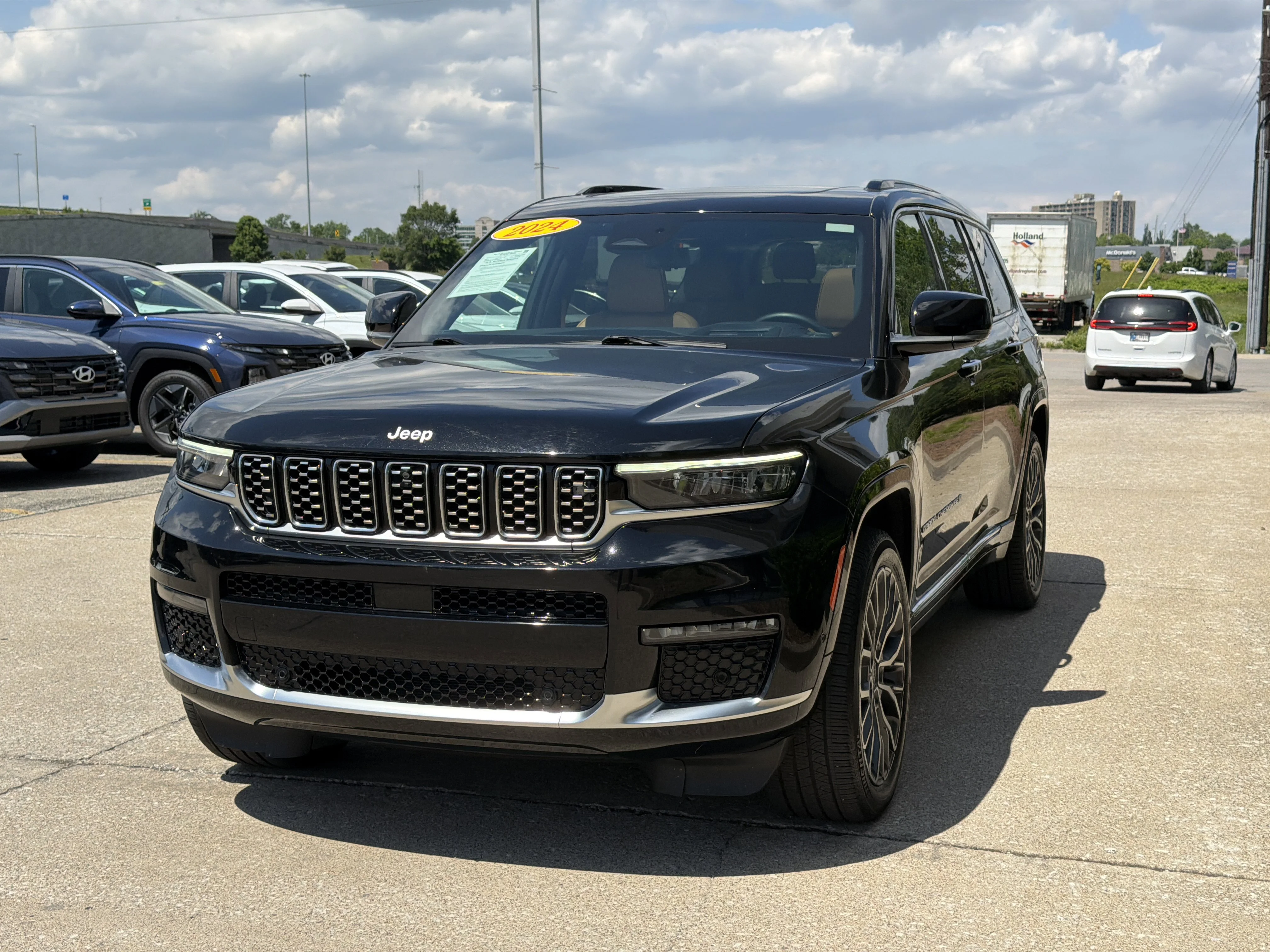 Used 2024 Diamond Black Crystal Pearlcoat Jeep Summit Reserve image 24