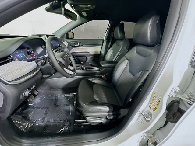 Used 2025 White Jeep Latitude image 11
