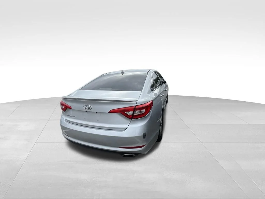 Used 2016 Silver Hyundai SE image 20