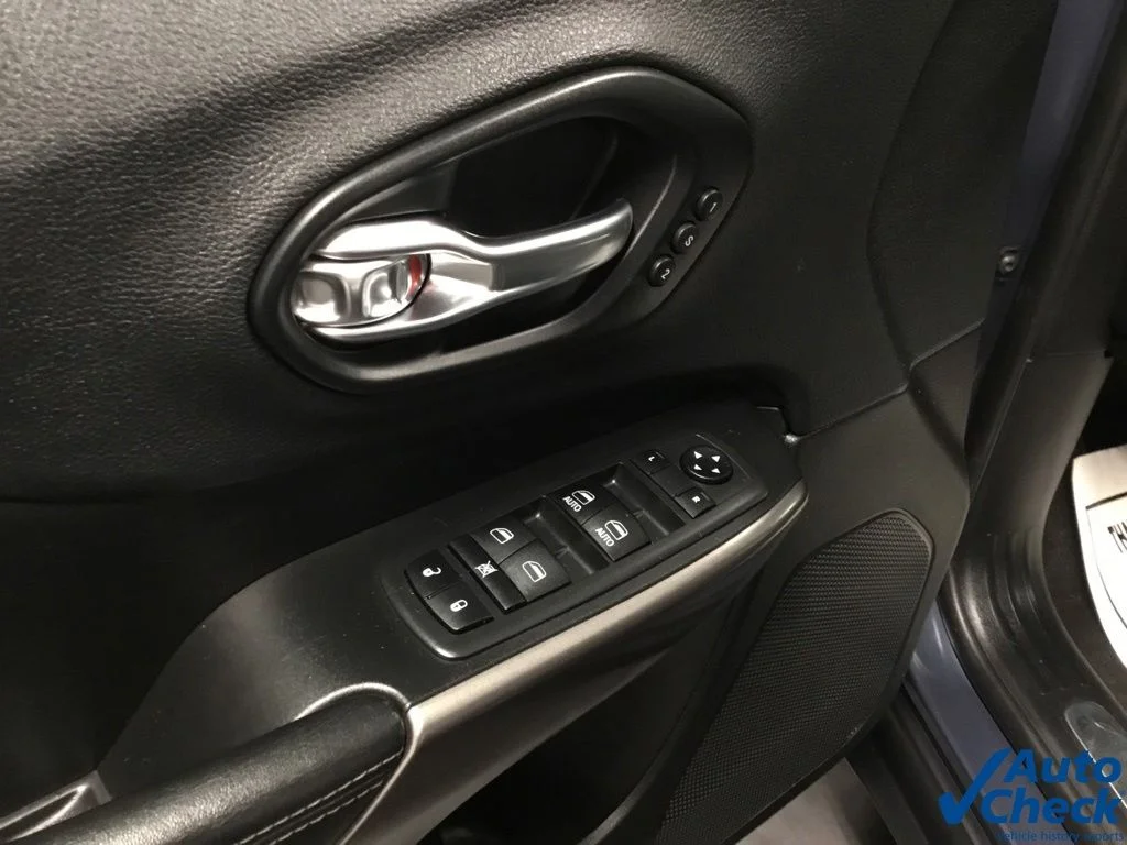 Used 2019 Blue Jeep Limited image 20