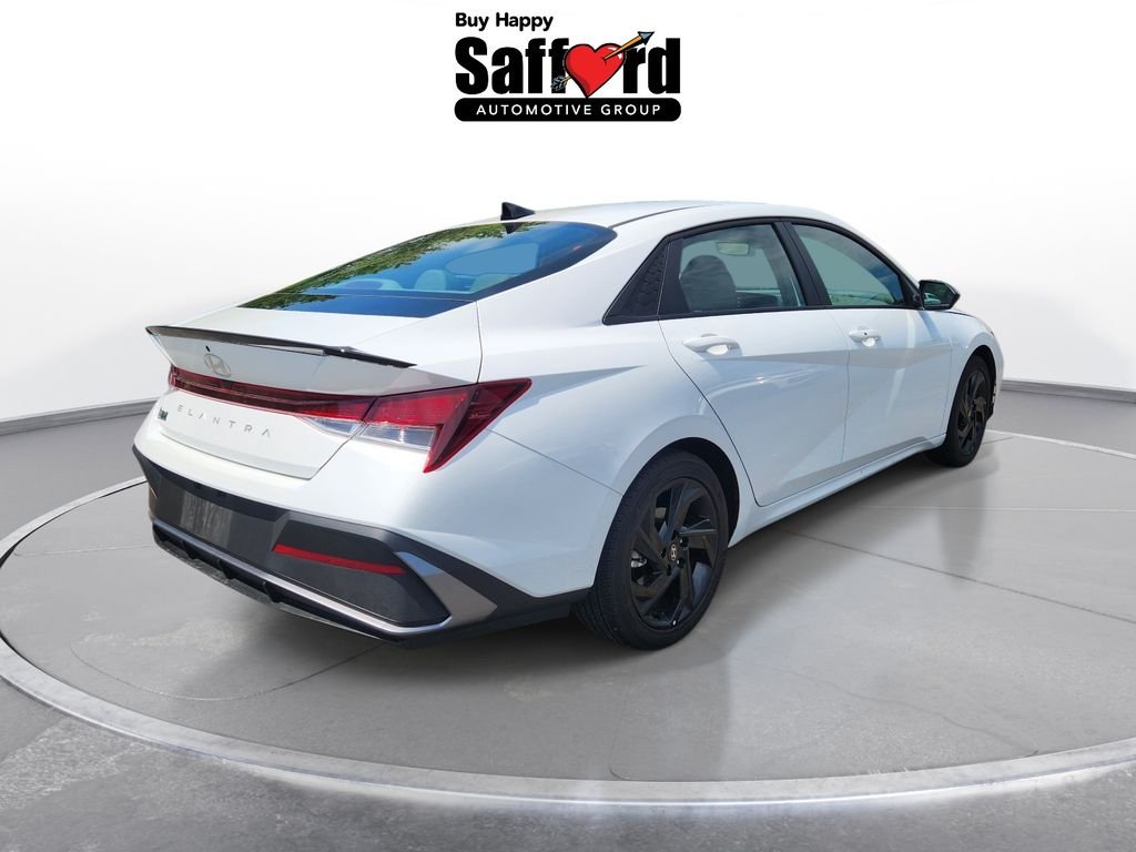 Used 2026 White Hyundai SEL Sport image 7
