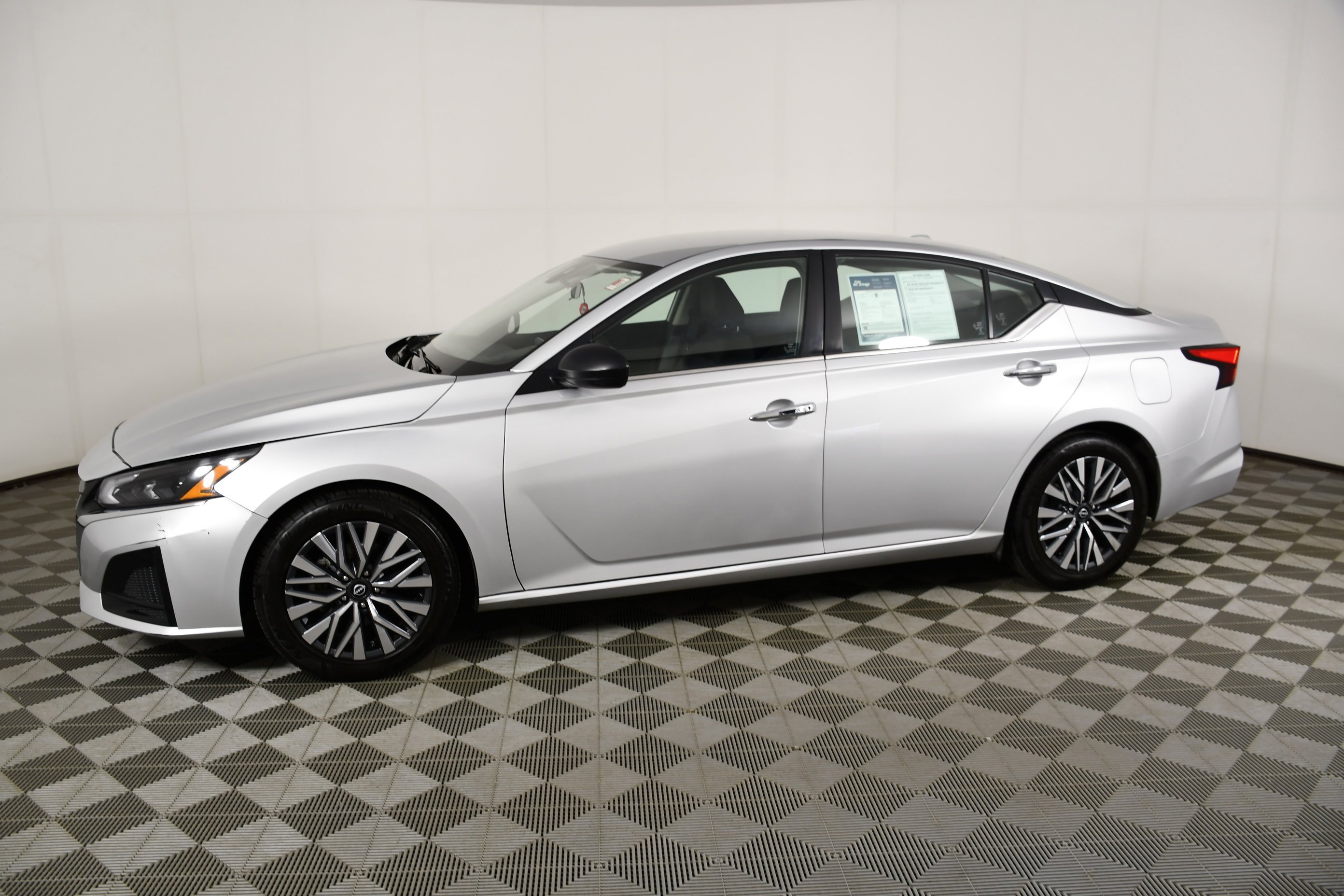 Used 2024 Brilliant Silver Metallic Nissan 2.5 SV image 9