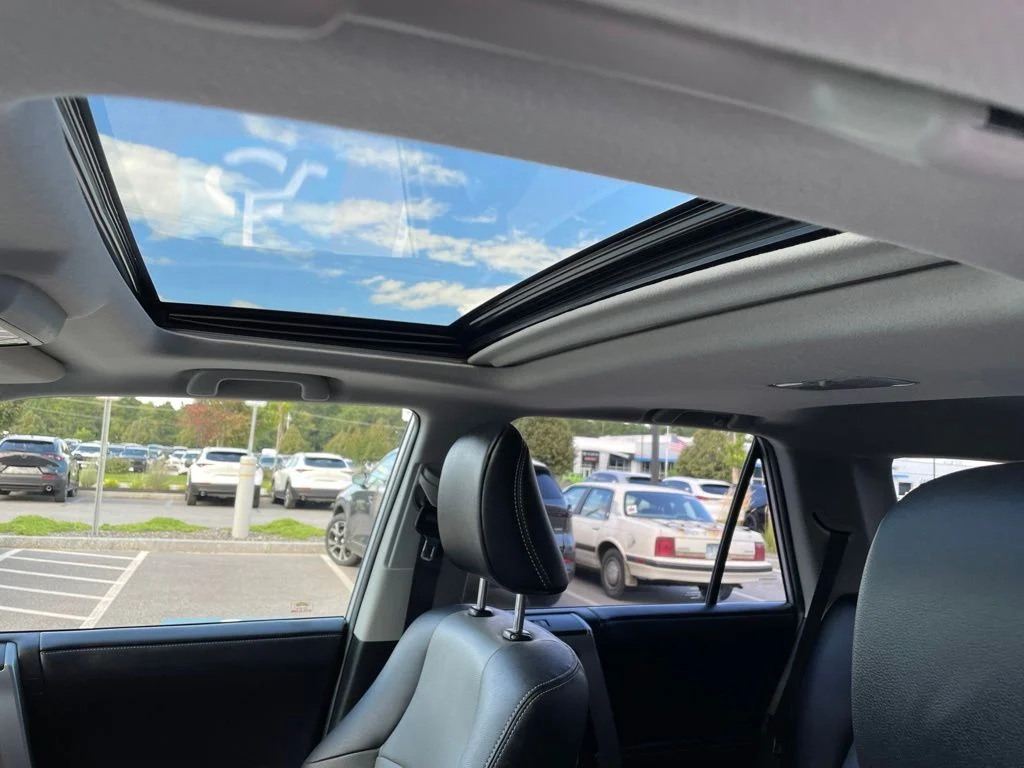 Used 2018 Classic Silver Metallic Toyota SR5 Premium image 13