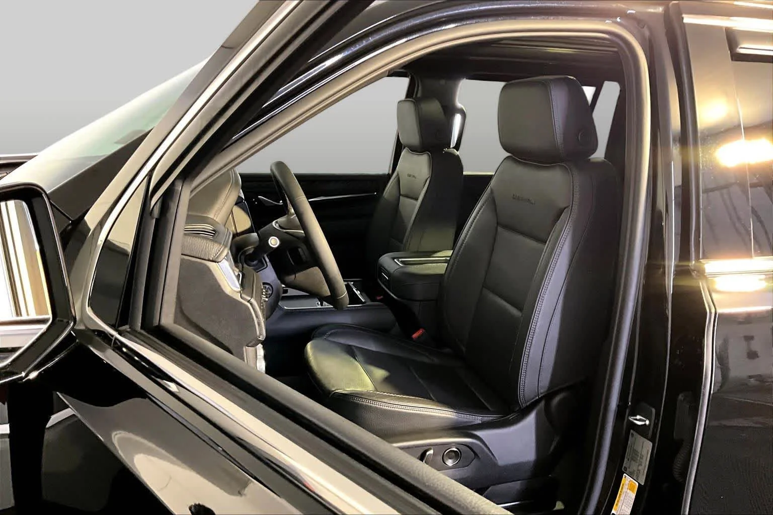 Used 2023 Onyx Black GMC Denali image 17