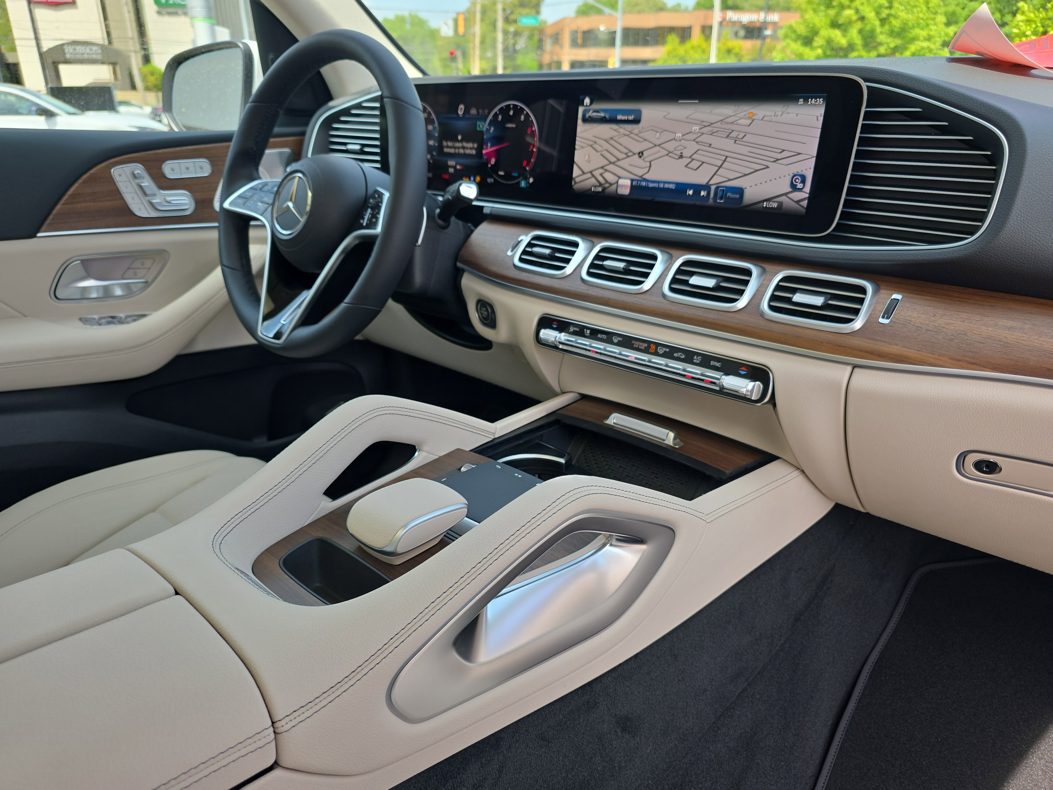 New 2026 MANUFAKTUR Moonlight White Metallic Mercedes-Benz GLE 450 image 48