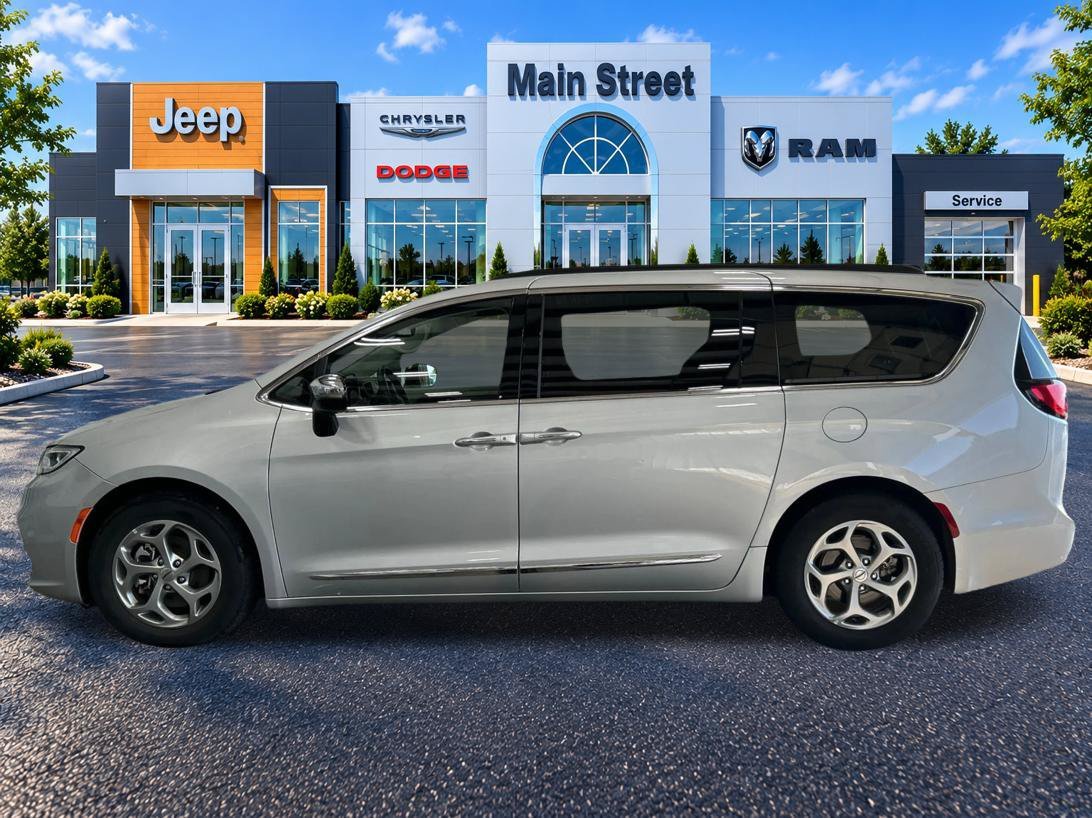 Used 2023 Chrysler Pacifica Limited with VIN 2C4RC1GG2PR586417 for sale in Kansas City
