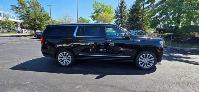 Used 2023 Onyx Black GMC Denali image 7