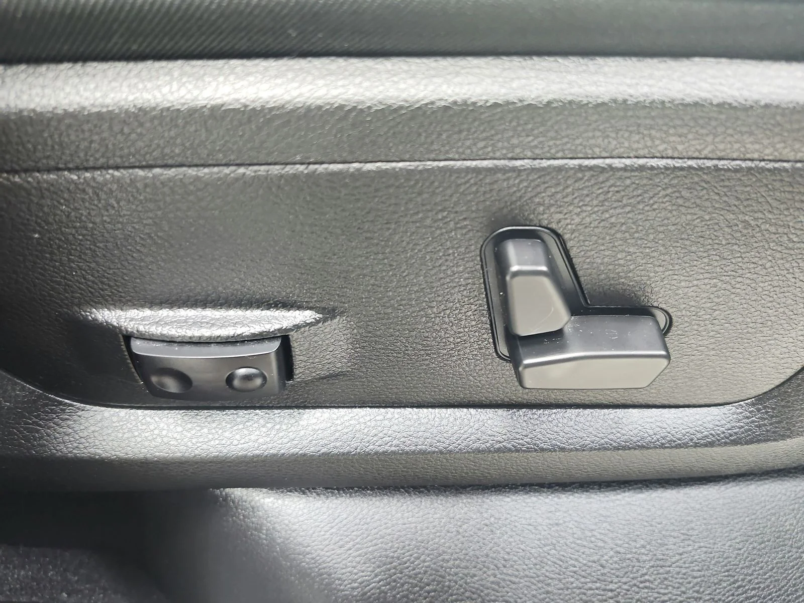 Used 2025 White Ram Laramie image 43