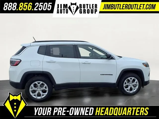 Used 2024  Jeep Latitude image 29