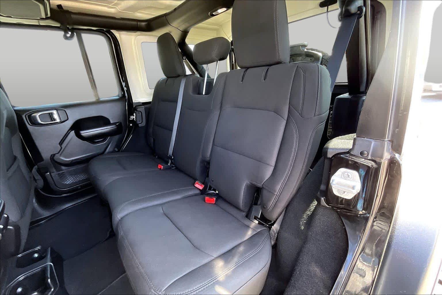 Used 2018 Black Clearcoat Jeep Sport S image 18