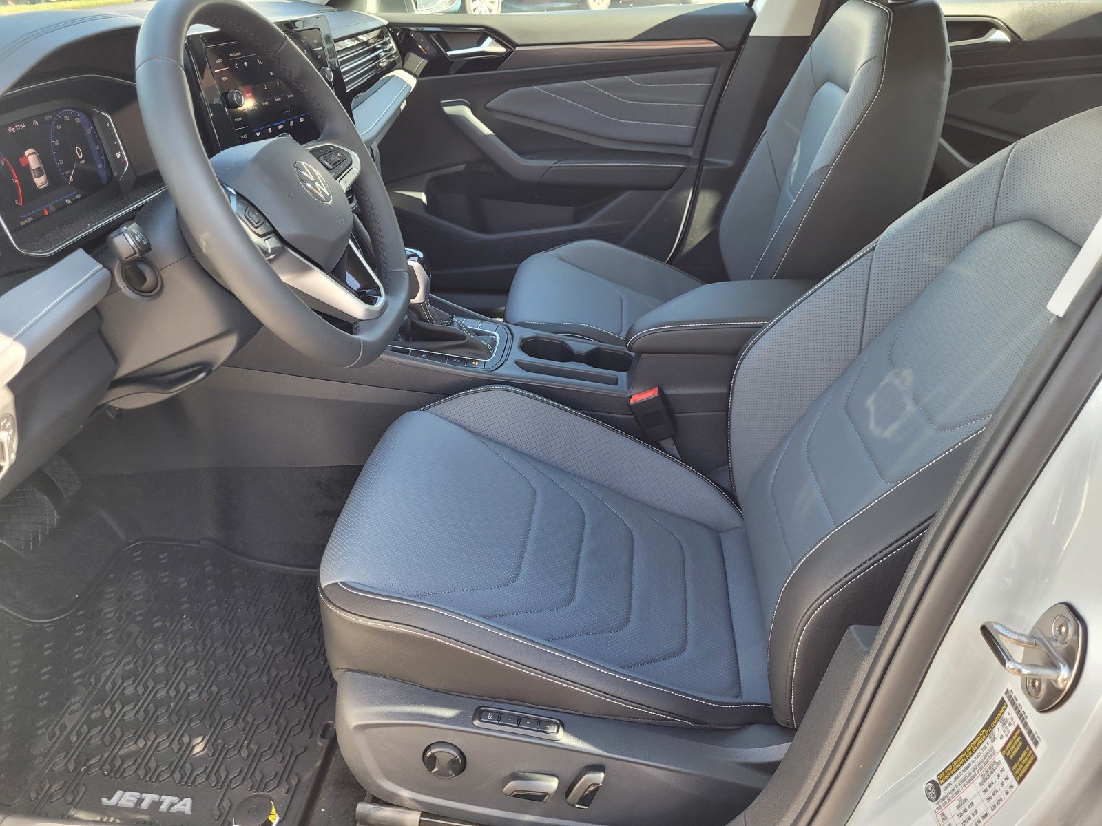 2025 Volkswagen Jetta SEL - Photo 8