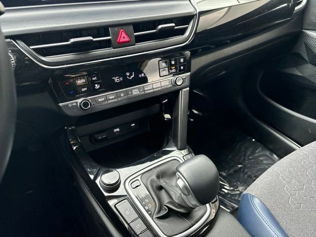 Used 2024 White Kia S image 26