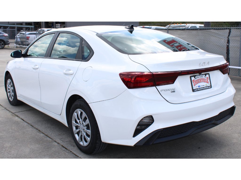 Used 2023 Clear White Kia LX image 11