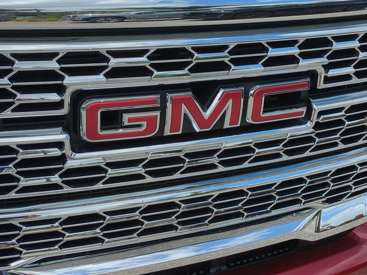 Used 2021 CAYENNE RED TINTCOAT GMC 2WD Denali image 31