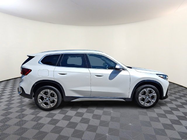 Used 2023 White BMW xDrive28i image 10
