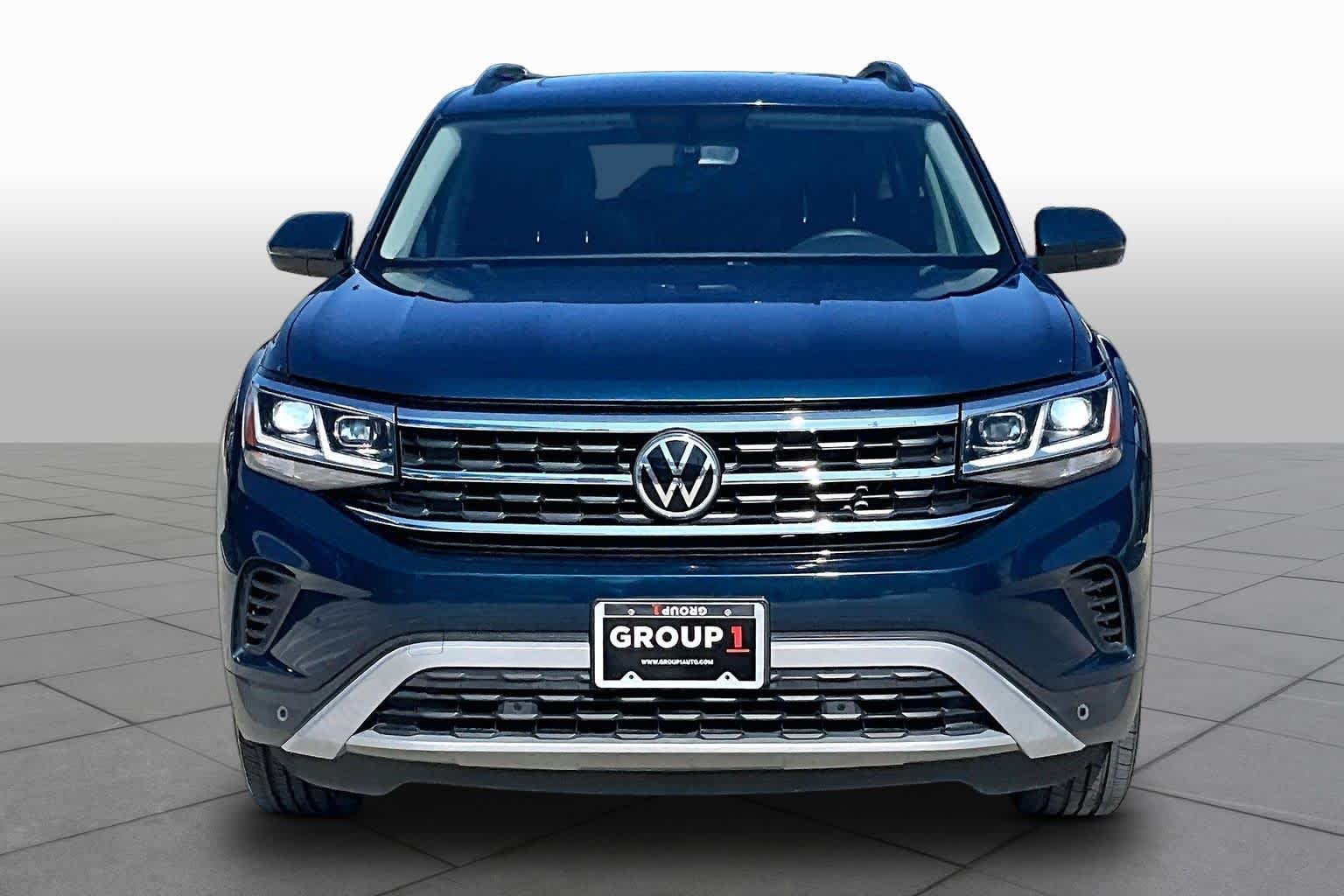 Used 2022 Tourmaline Blue Metallic Volkswagen 3.6L V6 SE w/Technology image 4