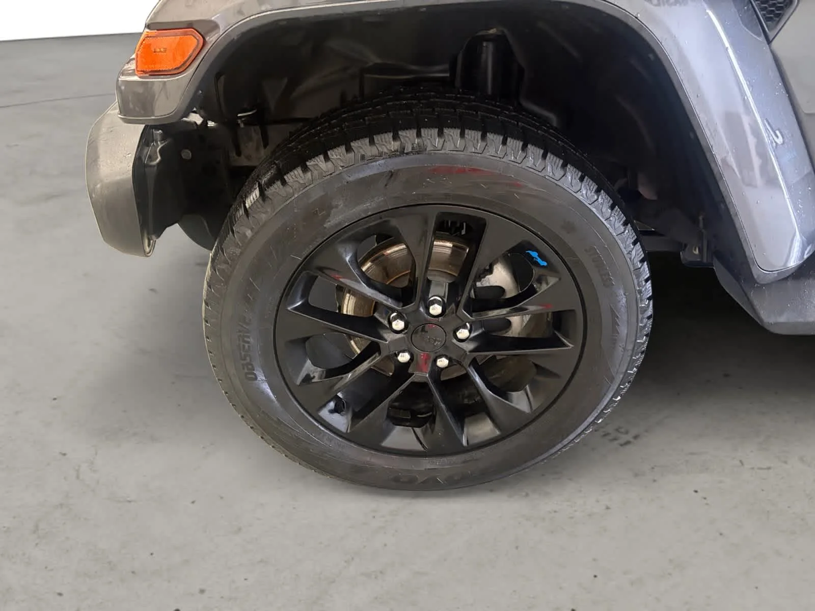 Used 2023 Granite Crystal Metallic Clearcoat Jeep Sahara image 7