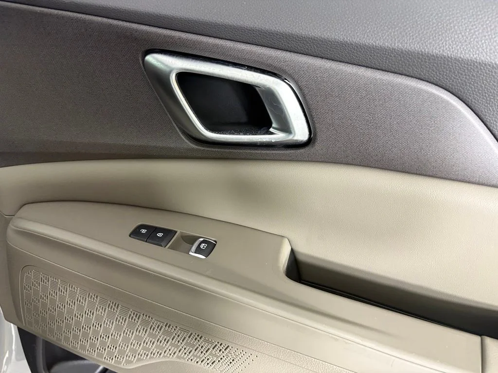New 2026 Ceramic Silver Kia EX image 13