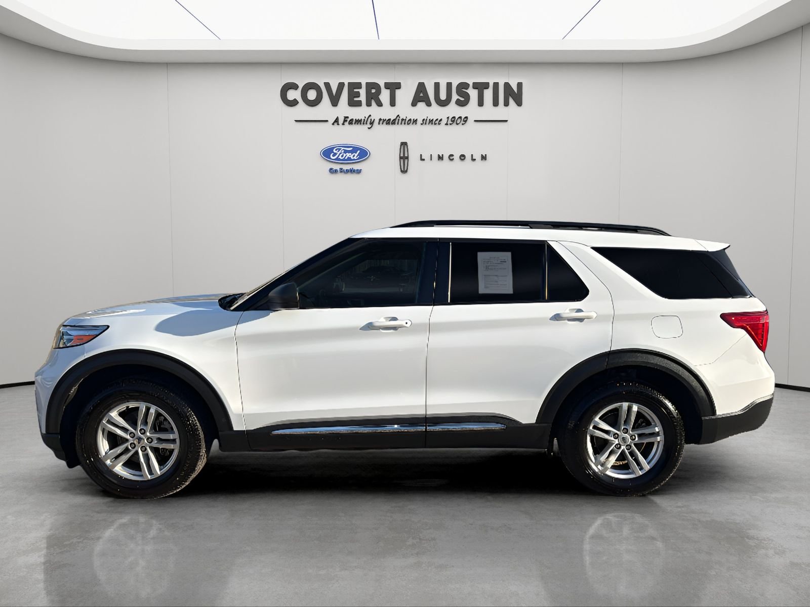 Used 2023 White Ford XLT image 2