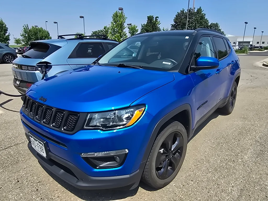 Used 2019 Laser Blue Pearlcoat Jeep Altitude image 11