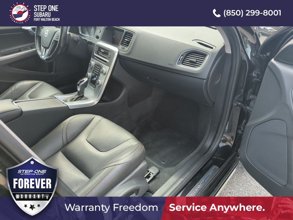 Used 2018 Black Volvo T5 image 36