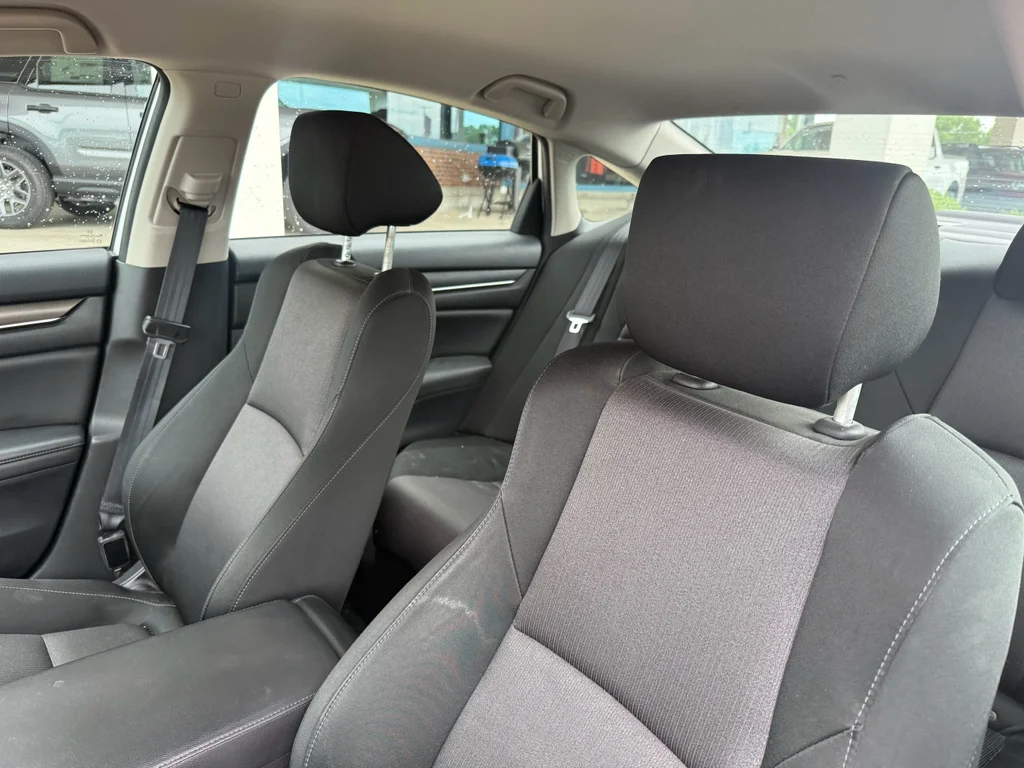 Used 2019 Platinum White Pearl Honda LX 1.5T image 9