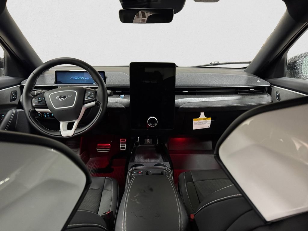 2025 Ford Mustang Mach-E GT - Photo 11