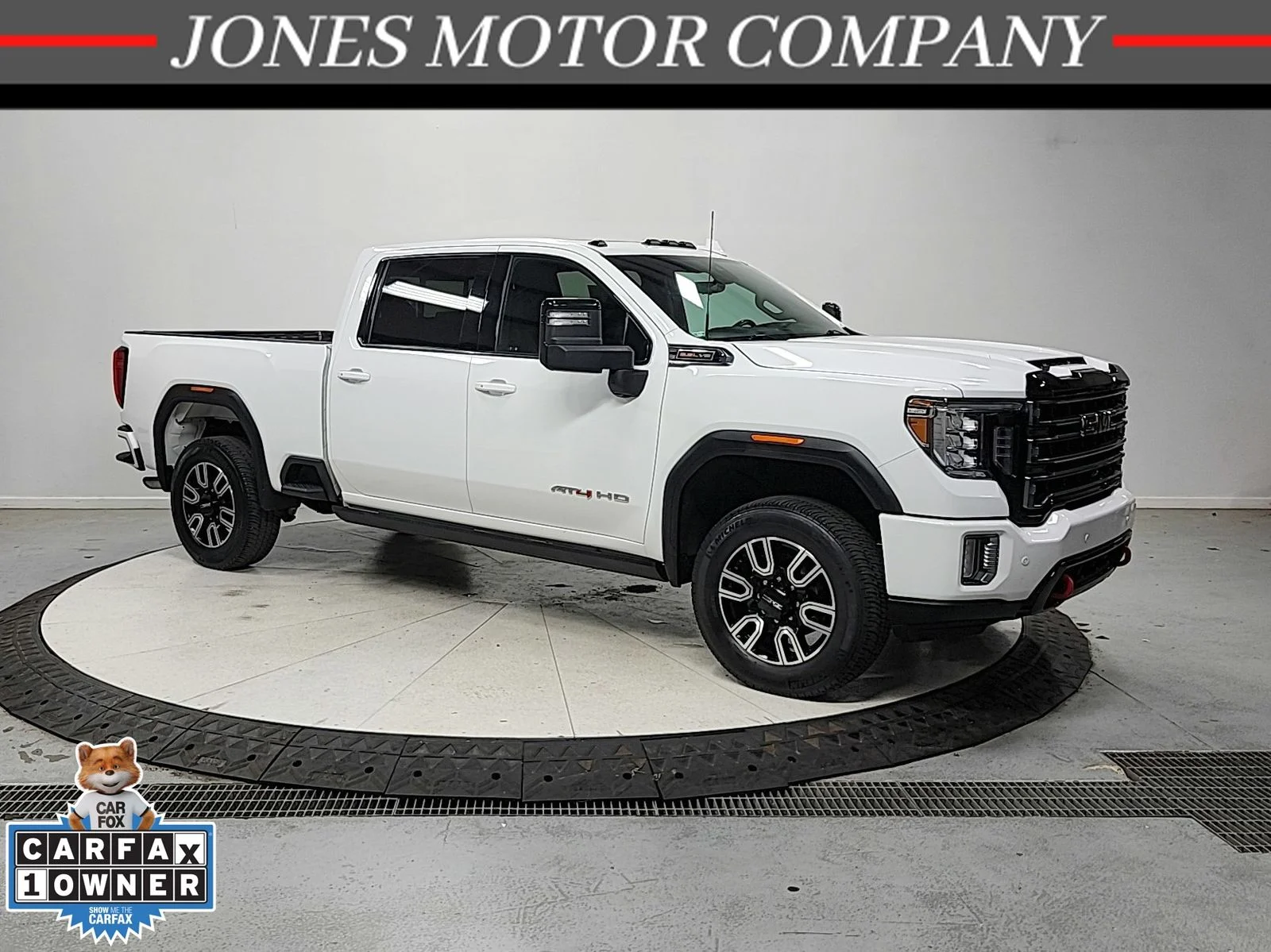 Used 2022 White GMC AT4 image 1